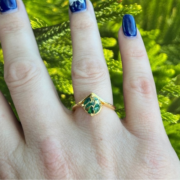 Emerald Jade Gold Ring - Picture 2 of 2